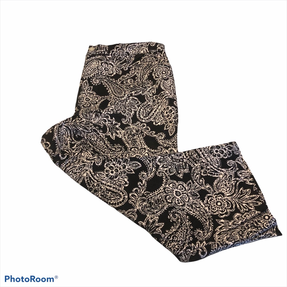 Chaps black and white floral paisley capris size 14